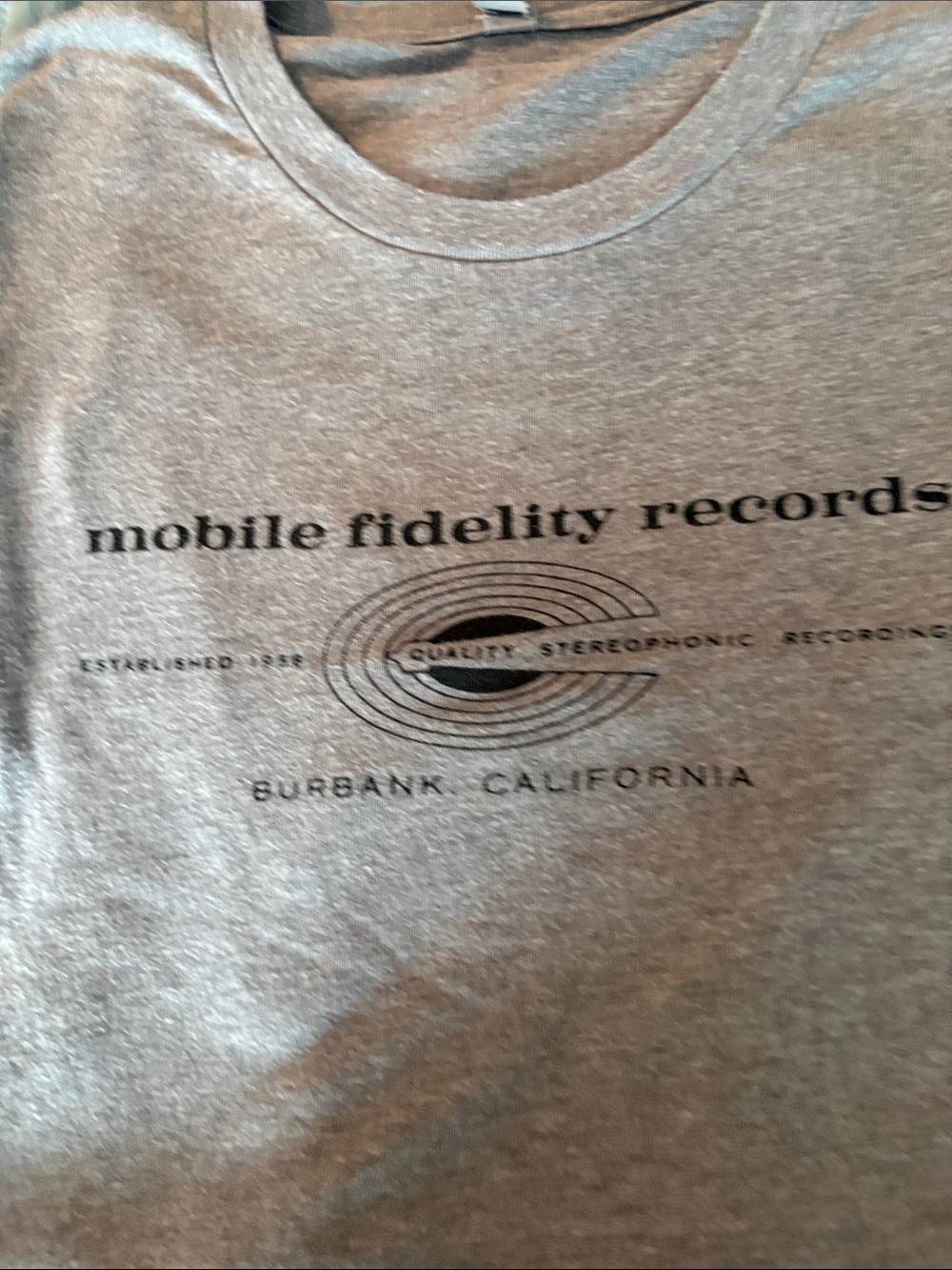 Men’s Gray Short Sleeve Graphic Tee SIZE XL 
Mobile Fidelity Records